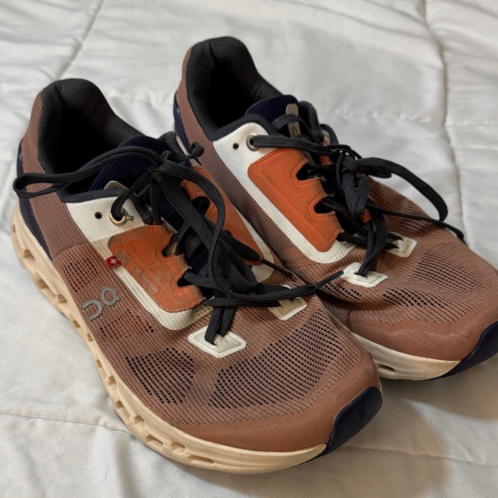 On Cloud Stratus Running Athletic Women’s Shoes Sz 7.5